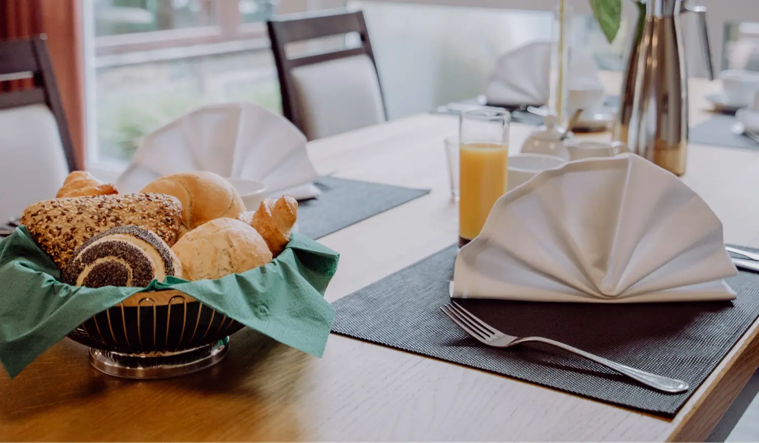 Snacks auf einem Tisch mit Saft von Monteurzimmer Walsrode